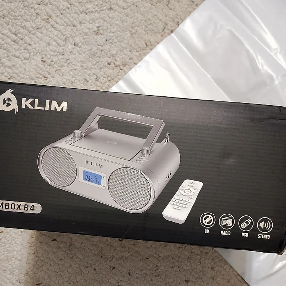 Boombox B4 Silver Portable Audio System - Picture 3 of 3